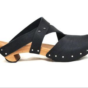 Beautiful Cydwoc handmade clogs